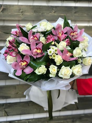 Букет цветов из: Розы и Хризантемы в Проводник
