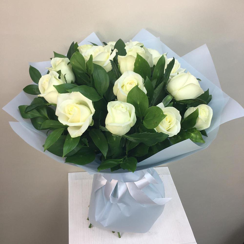 Букет 15 Белых роз Проуд в Проводник