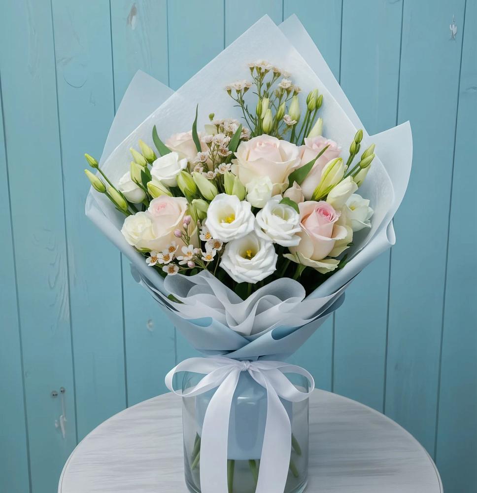 Букет цветов из: Розы и Лизиантусы в Проводник