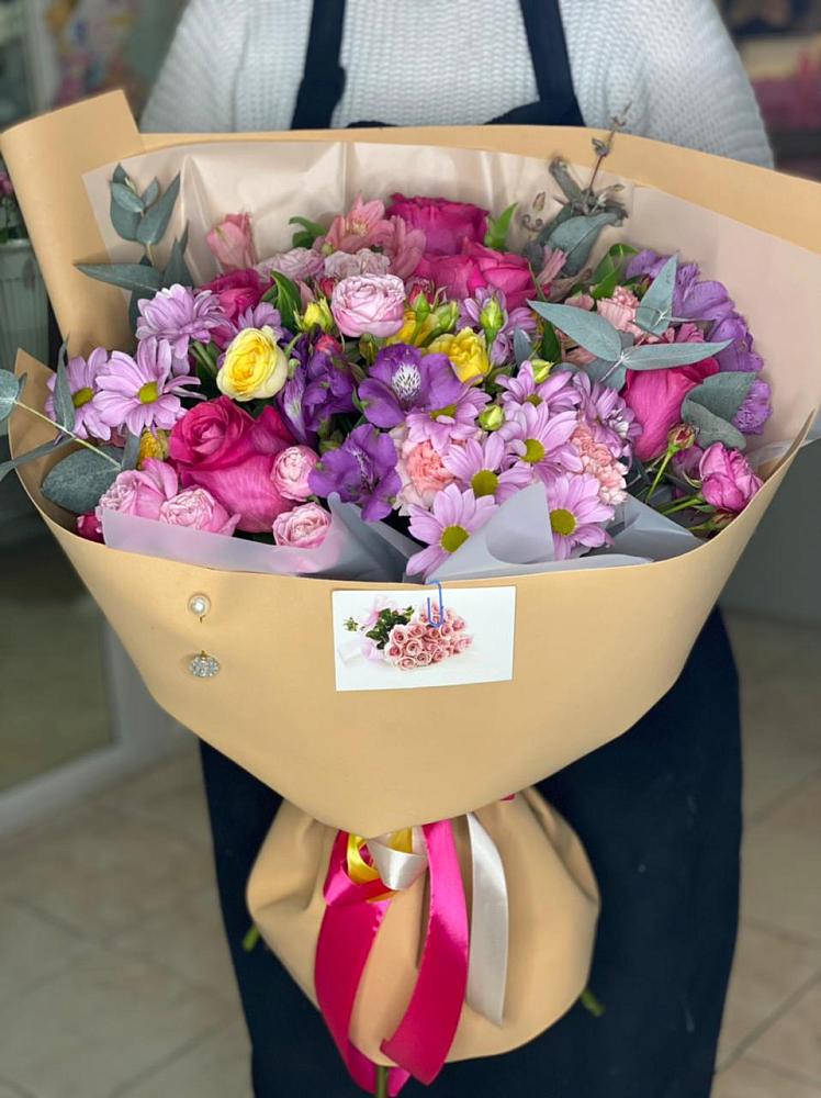 Букет цветов из: Хризантемы, Гвоздики и Альстромерии в Проводник