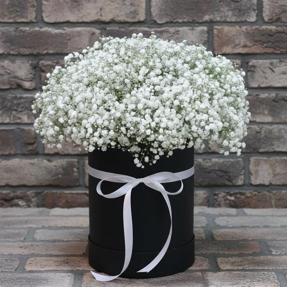 Цветочная композиция из Гипсофила в шляпной коробке в Проводник