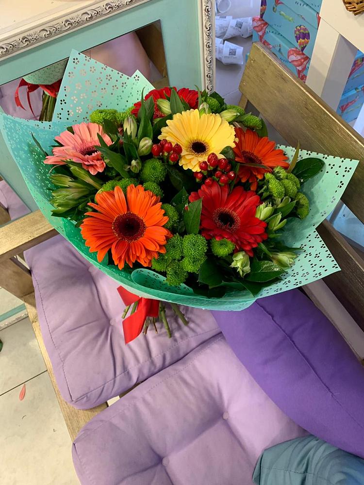 Букет цветов из: Герберы, Хризантемы и Альстромерии в Проводник