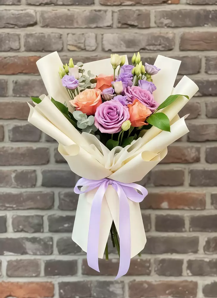 Букет цветов из: Лизиантусы и Розы в Проводник