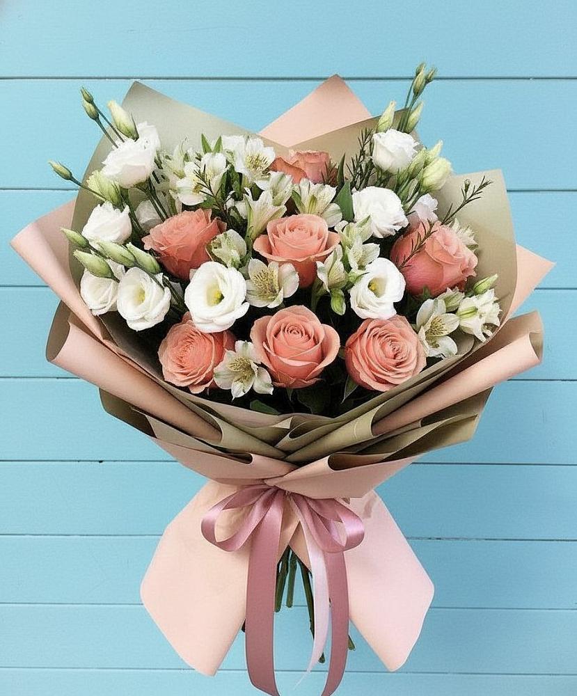 Букет цветов из: Розы, Альстромерии и Лизиантусы в Проводник