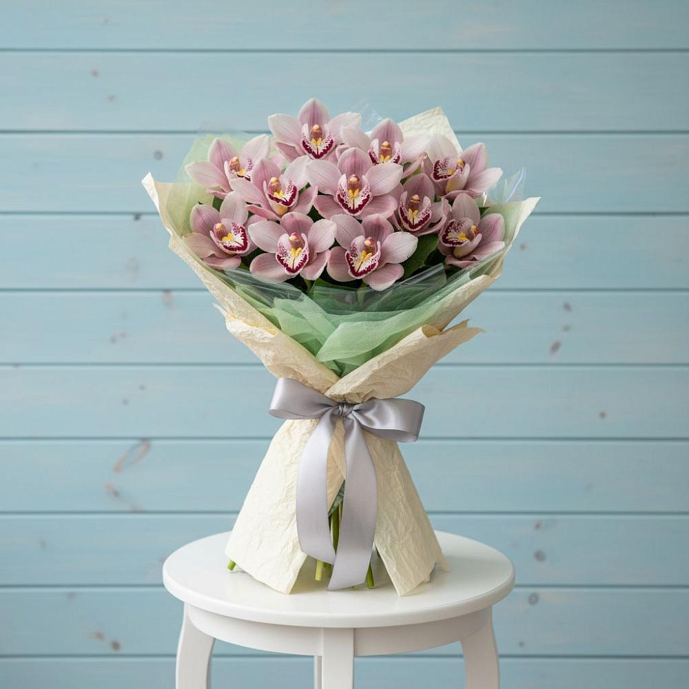 Букет цветов из: Орхидеи и Розы в Проводник