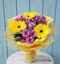 Букет цветов из:  Хризантемы и Герберы в Проводник