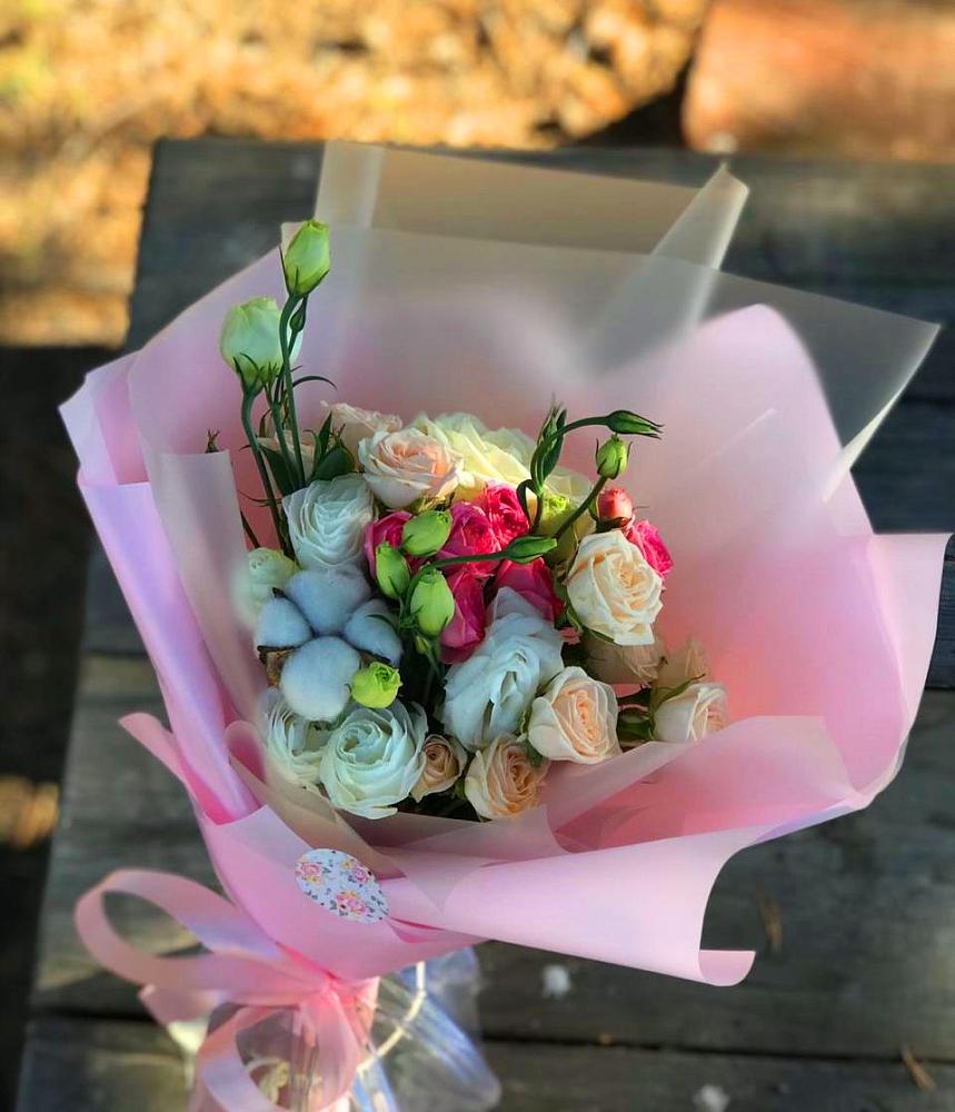 Букет цветов из: Розы и Лизиантусы в Проводник