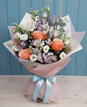 Букет цветов из:  Лизиантусы, Розы, Альстромерии и Гипсофила в Проводник