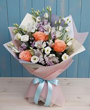 Букет цветов из:  Лизиантусы, Розы, Альстромерии и Гипсофила в Проводник