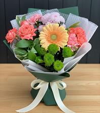 Букет цветов из:  Гвоздики, Розы, Герберы и Хризантемы #REPLACE_PRED# Проводник
