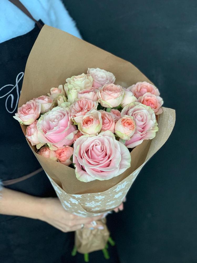 Букет цветов из: Хризантемы и Розы в Проводник