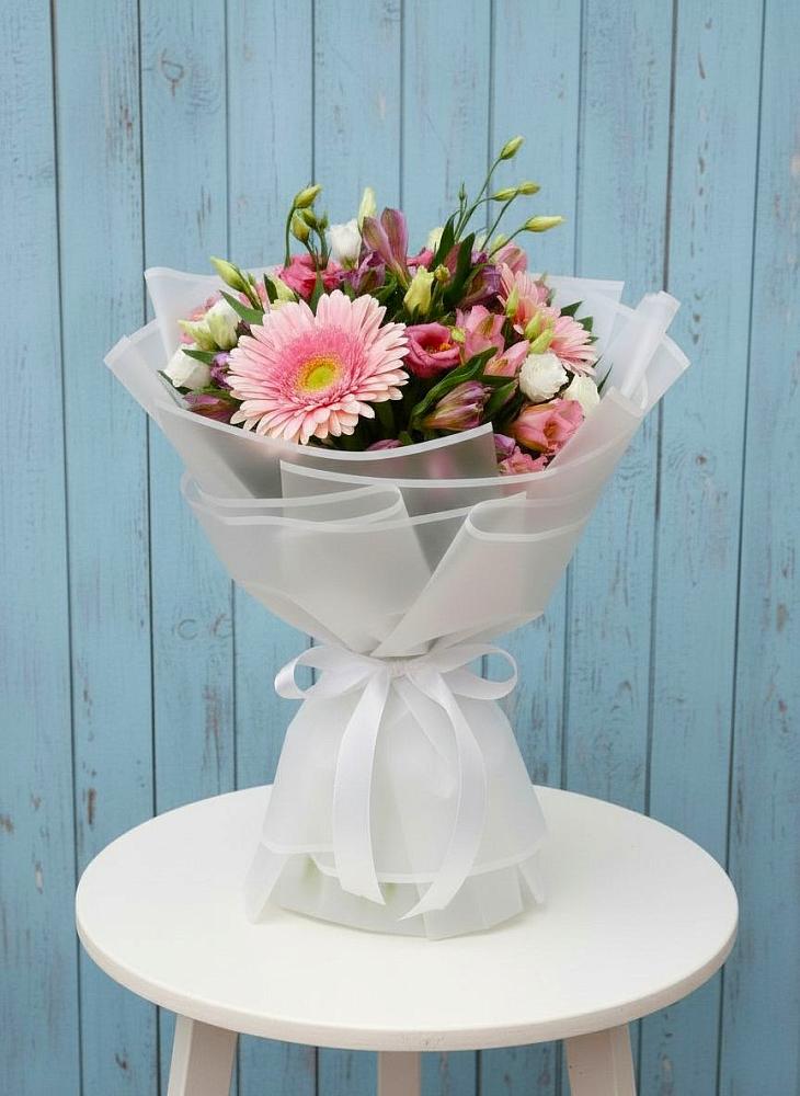 Букет цветов из: Герберы, Альстромерии и Лизиантусы в Проводник