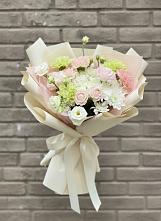 Букет цветов из:  Гвоздики, Розы, Лизиантусы и Хризантемы #REPLACE_PRED# Проводник
