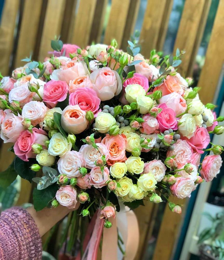 Букет цветов из: Розы в Проводник