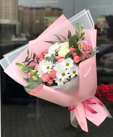 Букет цветов из: Розы, Лизиантусы и Хризантемы в Проводник