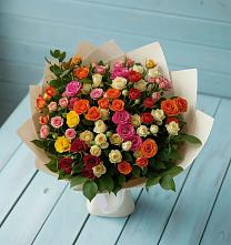 Букет Микс из разноцветных кустовых роз в Проводник