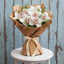 Букет цветов из:  Орхидеи и Розы в Проводник