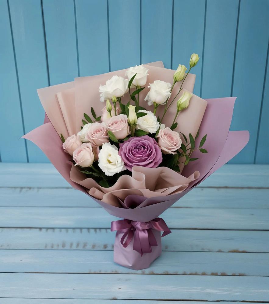 Букет цветов из: Розы и Лизиантусы в Проводник